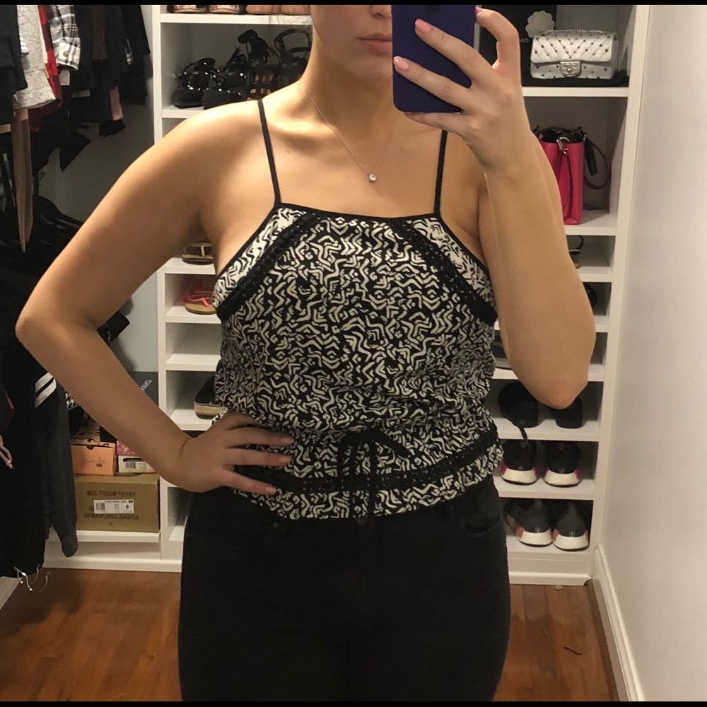 💥 Black and white tank top